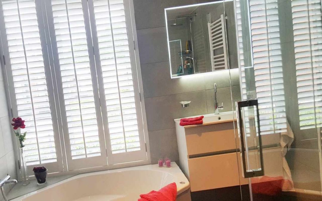 Shutters in de badkamer
